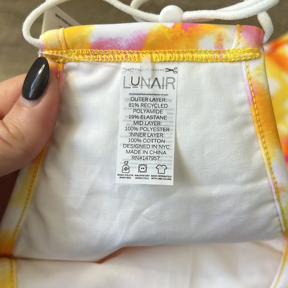 Carbon38 Workout Face Masks Size M/L (2) - Picture 2 of 3